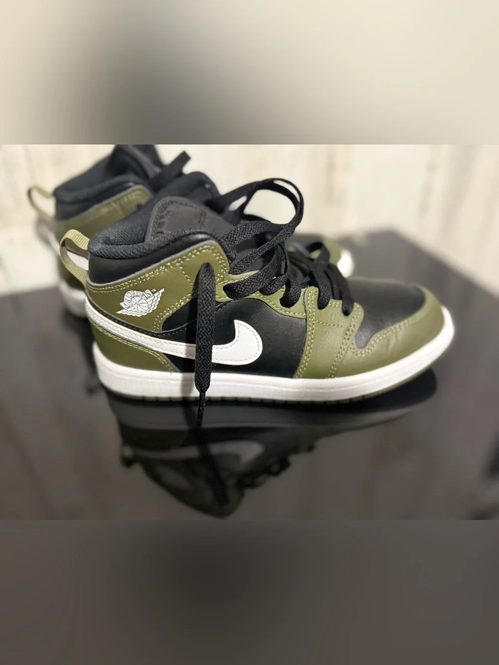Nike Air Jordan 1 Mid Medium Olive Black White Youth Size 1Y DQ8424-092